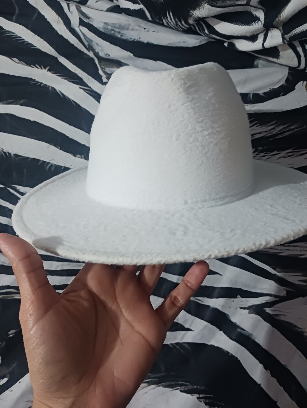 Women White Fedora Hat - Picture 4 of 8